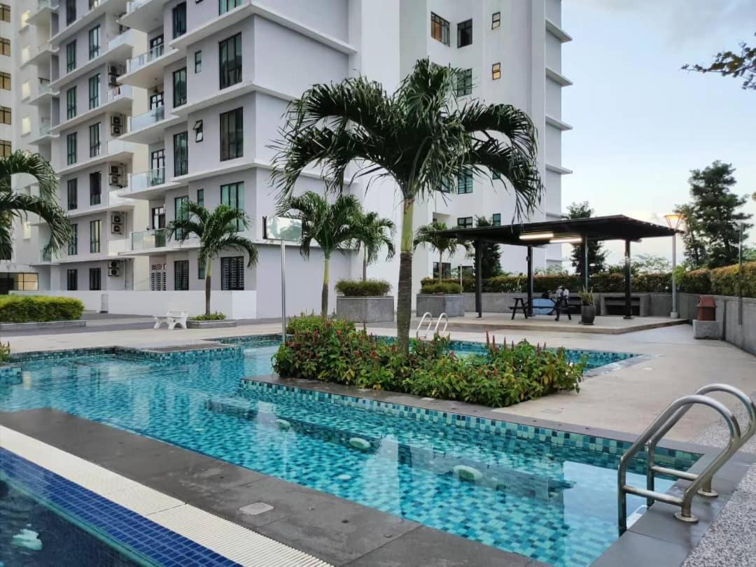 Beside Paradigm Mall Shop & Gathering 4br * Johor Bahru