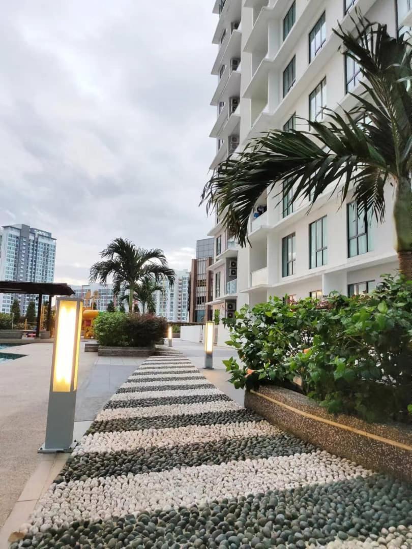 Apartment Beside Paradigm Mall Shop & Gathering 4br Johor Bahru