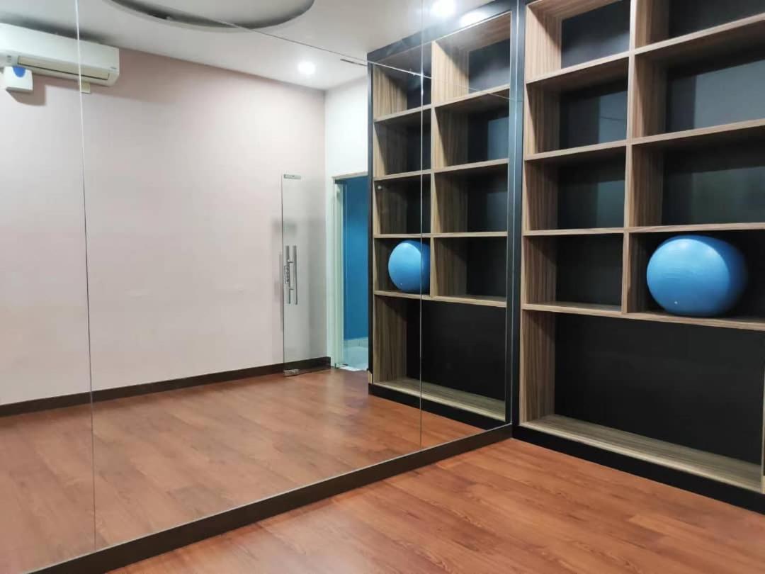 Apartment Beside Paradigm Mall Shop & Gathering 4br Johor Bahru
