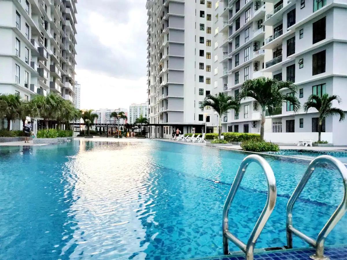 Beside Paradigm Mall Shop & Gathering 4br Apartment Johor Bahru