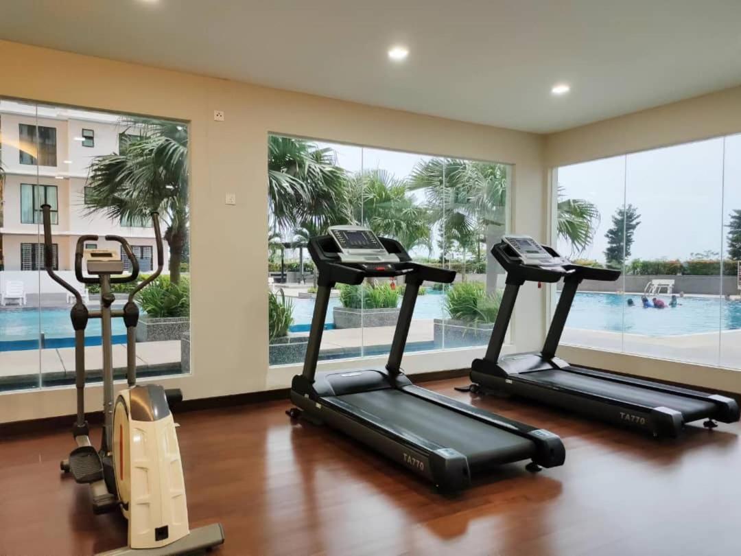 Beside Paradigm Mall Shop & Gathering 4br Apartment Johor Bahru